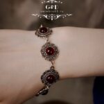 Ювелирный браслет с натуральной вставкой