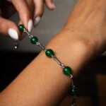 браслет с натуральными бусинами